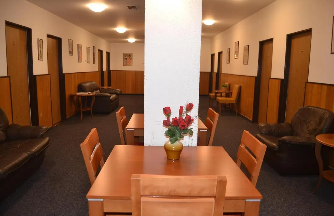 Hotel Bohemians-1